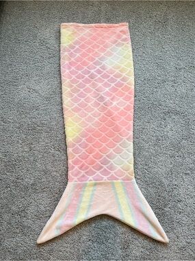 Huntington Home Pastel Mermaid Tail Throw Blanket in Pink, Yellow, Blue